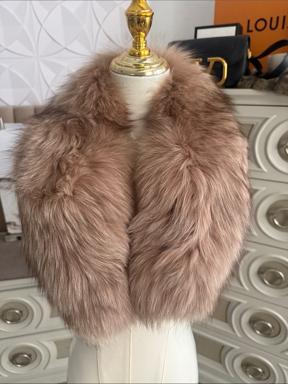 Saga fox fu collar thick pelts